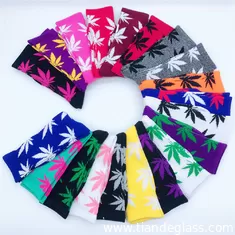 China Marijuana Socks &amp; Weed 420 Socks Mens Weed Leaf Print Socks Cannabis Ganja Marijuana Leaf Pattern supplier