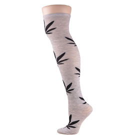 Wholesale Cannabis leaf Hemp leaf Weed leaves pattern Weed Socks Knee length cannabis 420 wear for distributor supplier