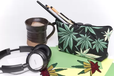 Marijuana Hemp Weed Leaf Cosmetic Makeup Smoke Weed Makeup Bag Storage Bag Pencil Bag Case Clutch Pouch Purse Zipper Han supplier